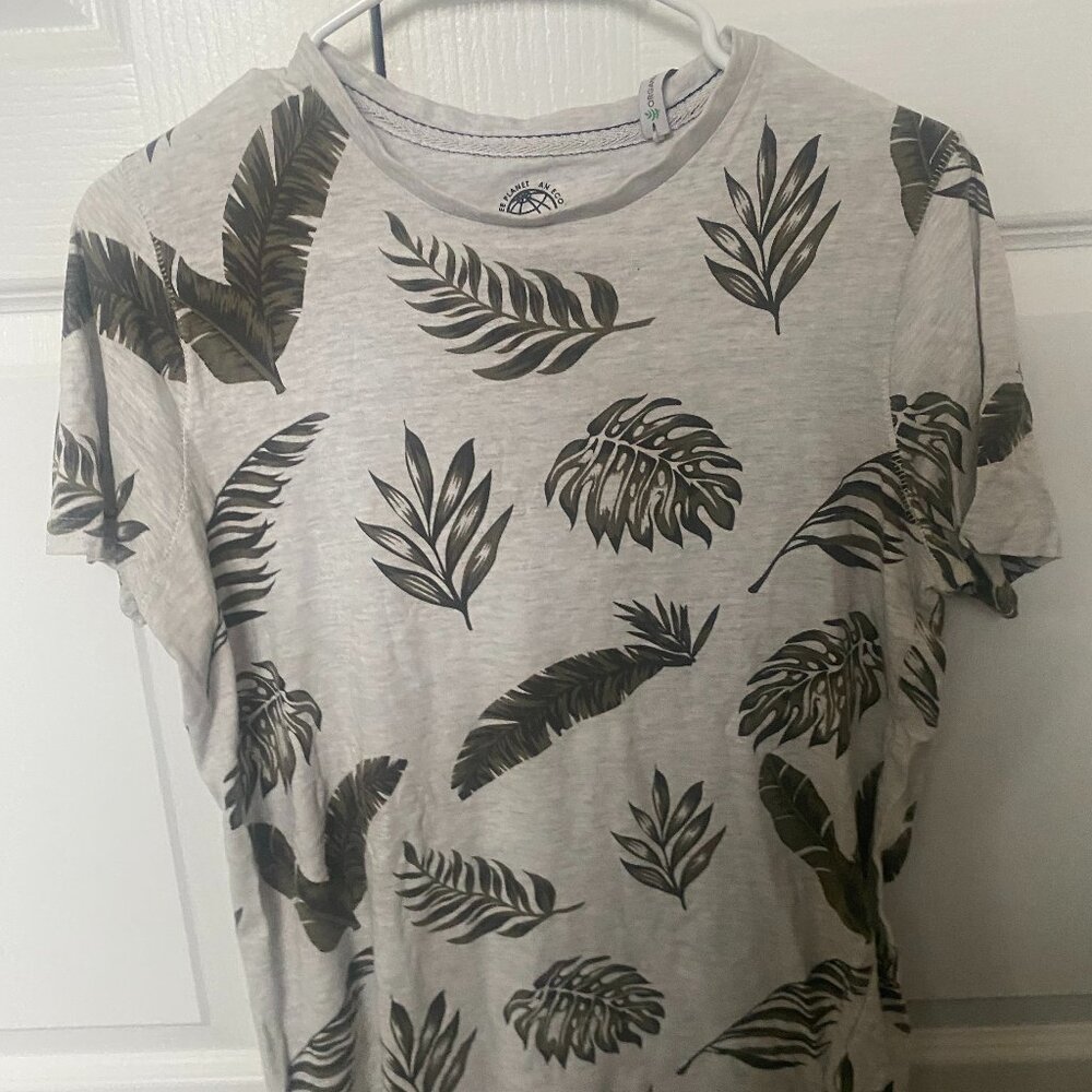 Free Planet Tropical Island Graphic Tee White and Green Mens Small